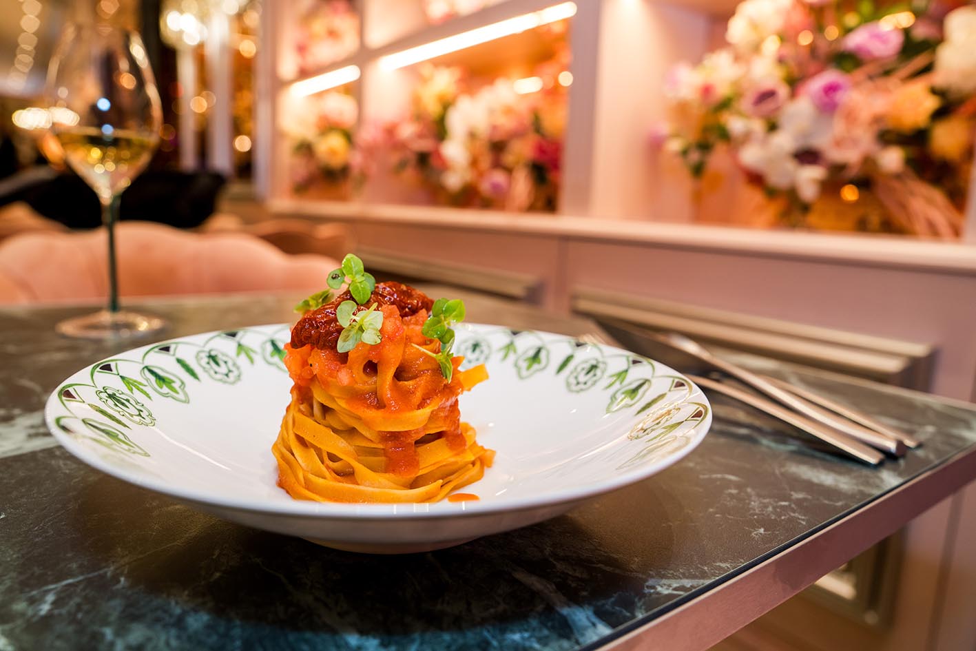 Tagliatelle με San Marzano ντομάτες και βασιλικό.